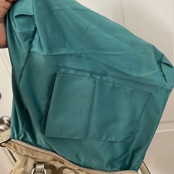 Large signature canvas Coach crossbody bag - Picture 7 of 11